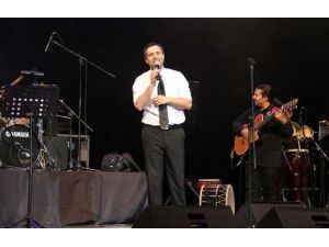 Ünlü Sanatçıdan Unutulmaz Konser