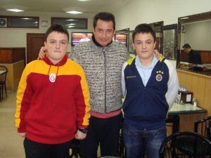 Acundan Futbol Camiasına Anlamlı Mesaj