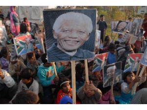 Dünya Liderleri Mandela İçin Bir Araya Geldi