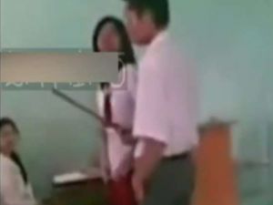 Kız Öğrencilere İlginç Ceza