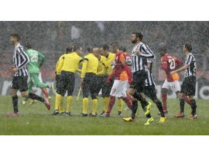 Galatasaray-juventus Maçı Başladı