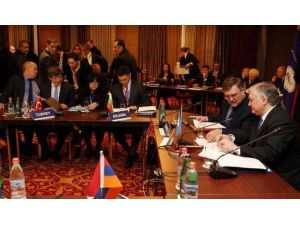 Davutoğlu Ermenistan’da