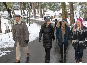 (Özel Haber) Nil Karaibrahimgil Ve Eşinin Kar Keyfi