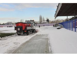 Bozüyük Stadını Kardan Temizleme Çalışmaları
