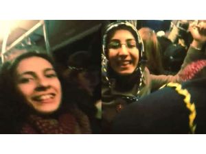 F.bahçeli Kadınlar Metrobüste Coştu