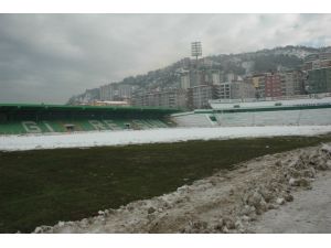 Giresunspor-hatayspor Maçı Karla Kaplı Zemin Nedeniyle Ertelendi