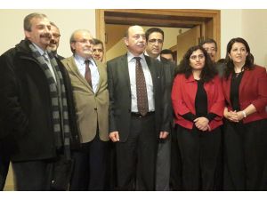 Bdp’li Ve Hdp’yi Milletvekilleri Tutuklu Milletvekilleri İçin Açlık Grevi Başlattı