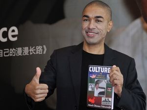 Obama’nın Üvey Kardeşi: “Babam Alkol Alıp Annemi Döverdi”