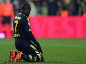 Yıldız Futbolcunun Eşine Vize Engeli