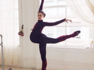 9 Aylık Hamile Ama Bale Yapmaktan Vazgeçmiyor