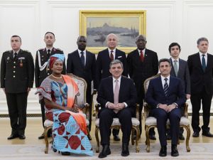 Zambiya Büyükelçisi Mulenga, Cumhurbaşkanı Güle Güven Mektubu Sundu