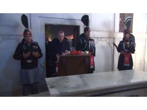 Başbakan Erdoğan’dan, Muhammed İkbal’in Mezarına Ziyaret