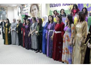 Bdp Diyarbakır’da 63 Kadın Adayını Tanıttı