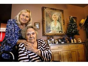 Anne-kız Tam 71 Yıl Sonra Bir Araya Geldi