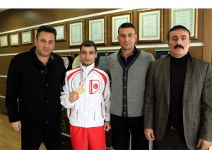 Trabzonun Gururu Şampiyon Boksör Ödüllendirildi