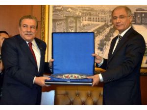 Keşke Bu Hançeri Başkaları Vurmuş Olsaydı