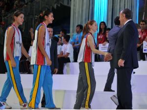 İstanbul Büyükşehir Belediyesinden 60 Yeni Okul Spor Salonu