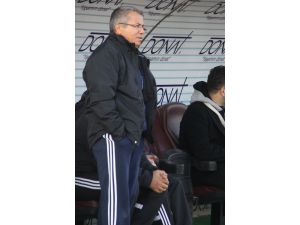 İnegölspor, Teknik Direktör Mehmet Bulut İle Yollarını Ayırdı