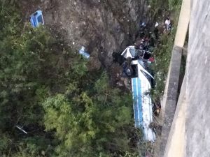 Tayland’da Otobüs Uçuruma Yuvarlandı: 29 Ölü