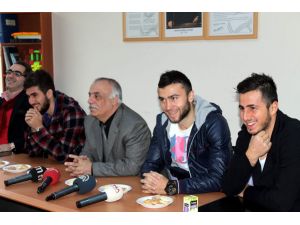 Trabzonsporlu Futbolcular Okul Ziyaretinde Bulundu