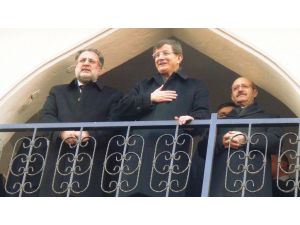 Bakan Davutoğlu Vanda Esnafı Ziyaret Etti