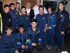 Fenerbahçeli Genç Boksörlerden Başkan Aziz Yıldırım’a Ziyaret