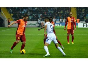 Aslan İşi İlk Yarıda Bitirdi Gibi