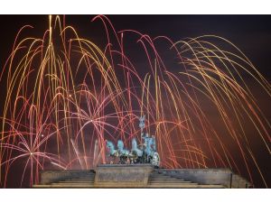 Berlin 2014’e Brandenburg Kapısında ‘Merhaba’ Dedi