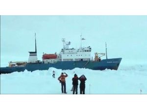 Buzulların Arasında Kaldı