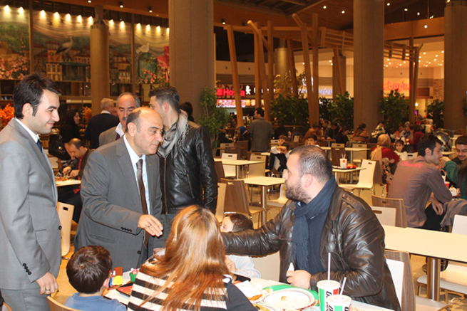 Akgemci’den Karanfillerle Yeni Yıl Kutlaması 