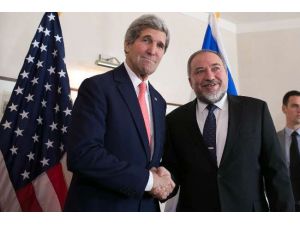 Clinton 4 Yılda 5 Kez, Kerry 1 Yılda 10 Kez