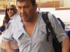 Uçakta Sigara İçmekte Israr Edince Kemerle Bağlandı