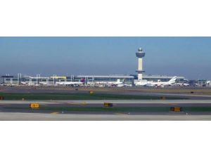 Pist Buzlanınca Tüm Seferler İptal Edildi