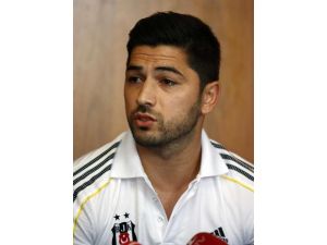 Beşiktaşlı Sezer Bıçaklandı