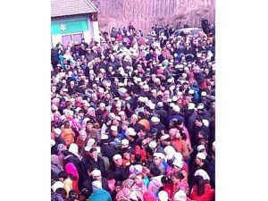 Camide İzdiham: 14 Ölü