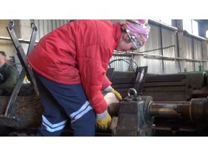 Karadeniz Kadını Artık Köyde Yük Değil Sanayide Yük Taşıyor