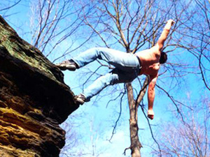 Dördüncü Kattan Düşerek Yaralandı