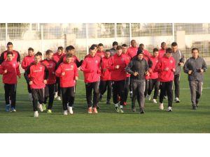 Kardemir Karabükspor, Çalışmalarını Günde 3 Antrenman İle Sürdürüyor