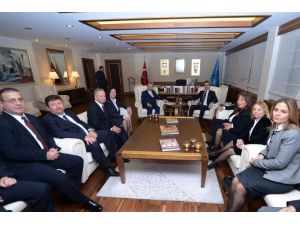 Bakan Çelik, Turizmcilerle Bir Araya Geldi