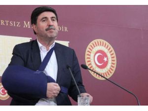 Basın Toplantısına Böyle Geldi