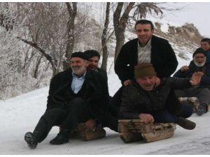 İhtiyar Delikanlıları Hiç Böyle Görmediniz