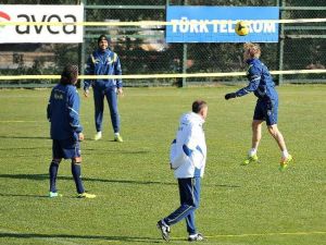 Fenerbahçe Hazırlıklarını Sürdürüyor