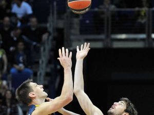 Fenerbahçe Barcelona’ya Yenildi