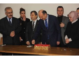 Gazetecilerden Bakan’a Şık Sürpriz