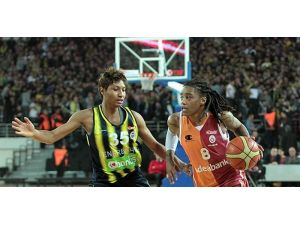Olaylı Derbiyi Galatasaray Aldı