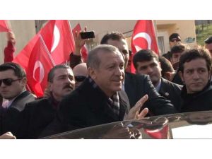 Mevlid Kandili’nde Anne Ve Babasını Ziyaret Etti