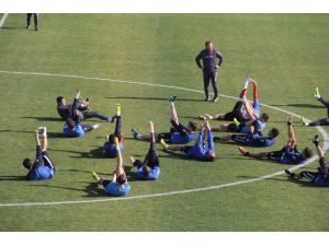 Maliye Bakanı Şimşek, Kardemir Karabüksporun Antrenmanını İzledi