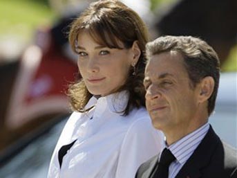 Sarkozy hastaneye kaldırıldı