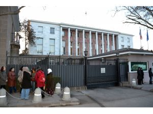 Bdp Grup Başvekili Buldan, 3 Kadın Cinayetinin Aydınlatılması İçin Toplanan İmzaları Fransa Büyükelçiliğine Teslim Etti