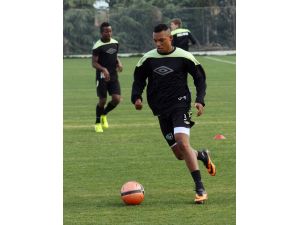 Tekden Denizlispor 4 Yabancıyı Denemeye Aldı
